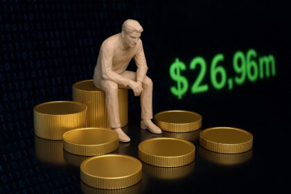 Golden statue figure with $26.96M crypto stack highlights Mantra DAO’s controversial Binance transfer amid 90% token crash.