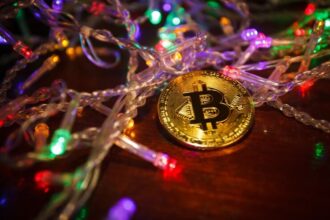 Bitcoin chart surging toward $250K with institutional inflow graphics and Scott Melker’s analysis in the foreground, highlighting a potential major rally by year-end.